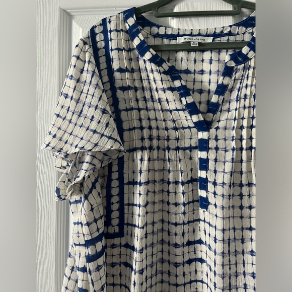 Rose & Olive Cream and Blue 2X Top - Picture 4 of 8